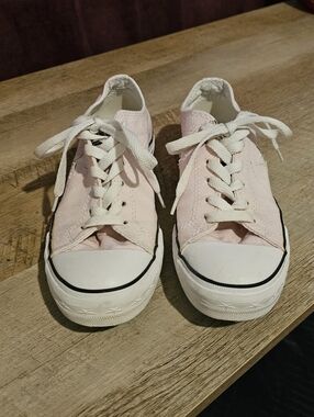 Women's Low-Top Canvas Lace-Up Sneakers - Pale Pink
